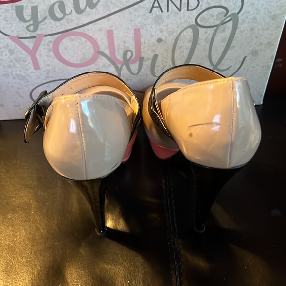 Steven Madden, Heel Platform, size 8 - Picture 6 of 6